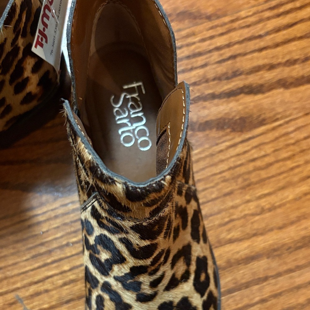 T.J.Maxx Leopard Pattern Boots - Picture 4 of 4